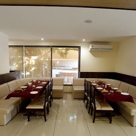 Hotel Sach Regency Ānand Kültér fotó