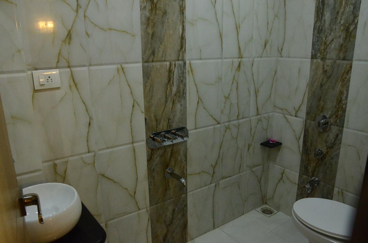 Hotel Sach Regency Ānand Kültér fotó