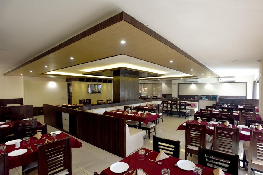 Hotel Sach Regency Ānand Kültér fotó