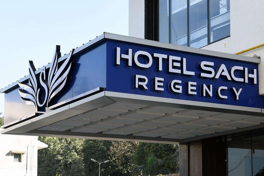 Hotel Sach Regency Ānand Kültér fotó